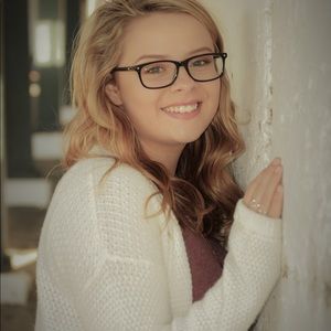 Meet your Posher, Caitlin